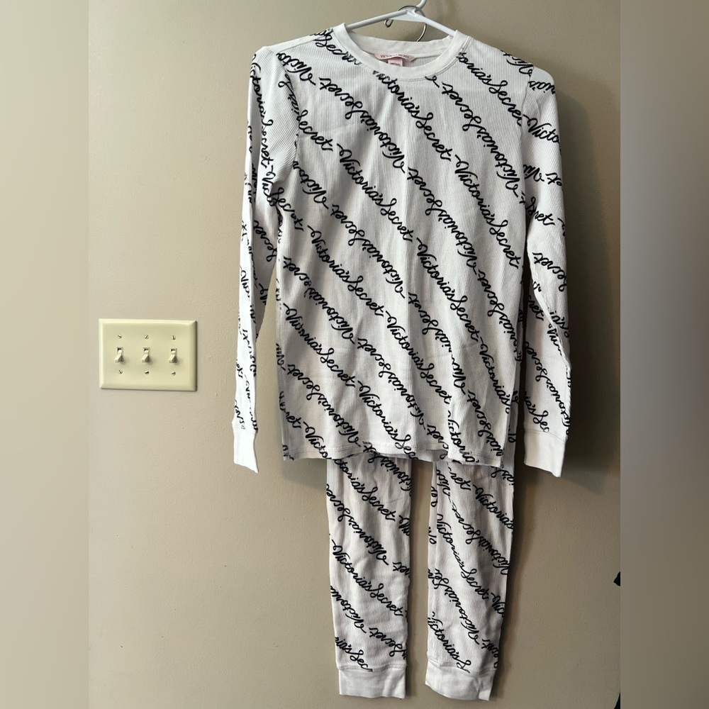 Victoria’s Secret sz M  off white logo thermal PJ set. Cuffed jogger leggings.